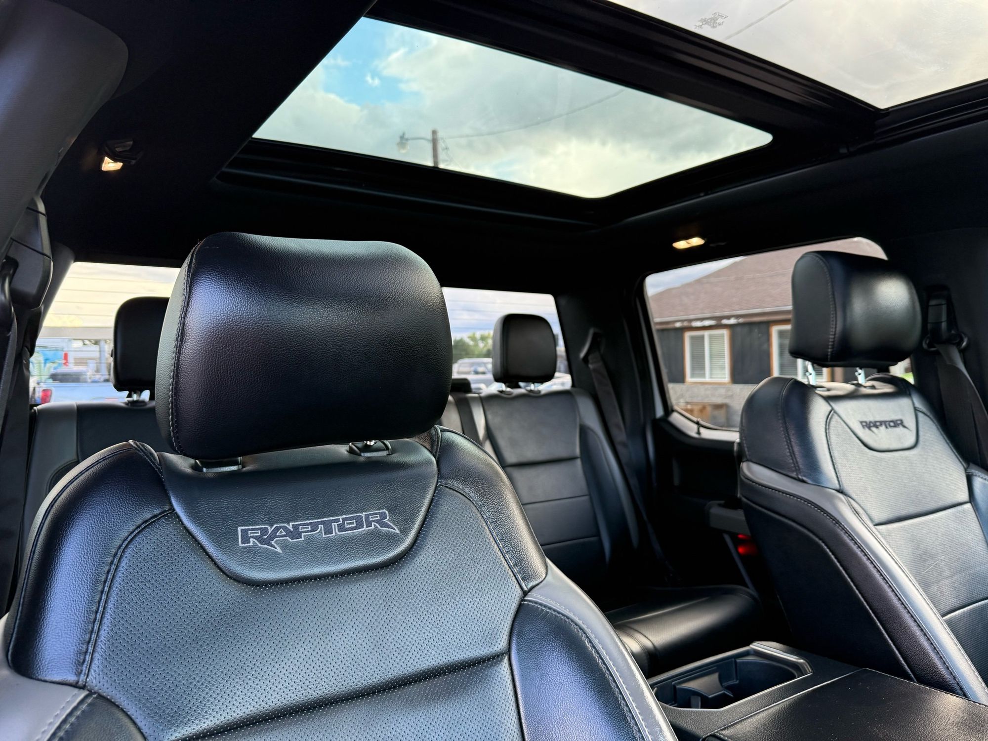 2017 Ford F-150 Raptor photo 30