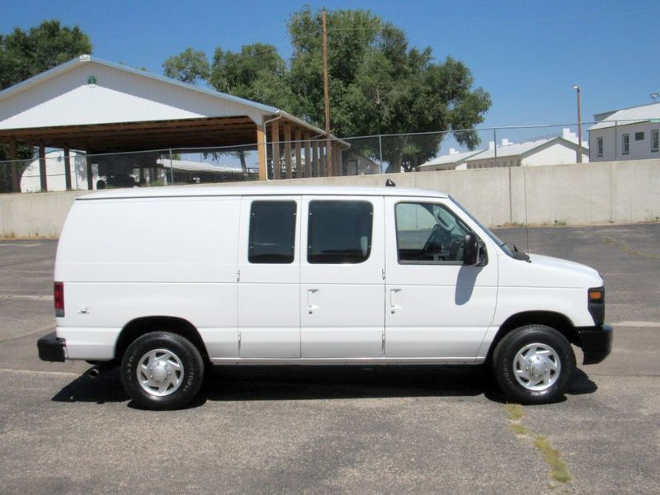 2011 Ford E-250 photo 4