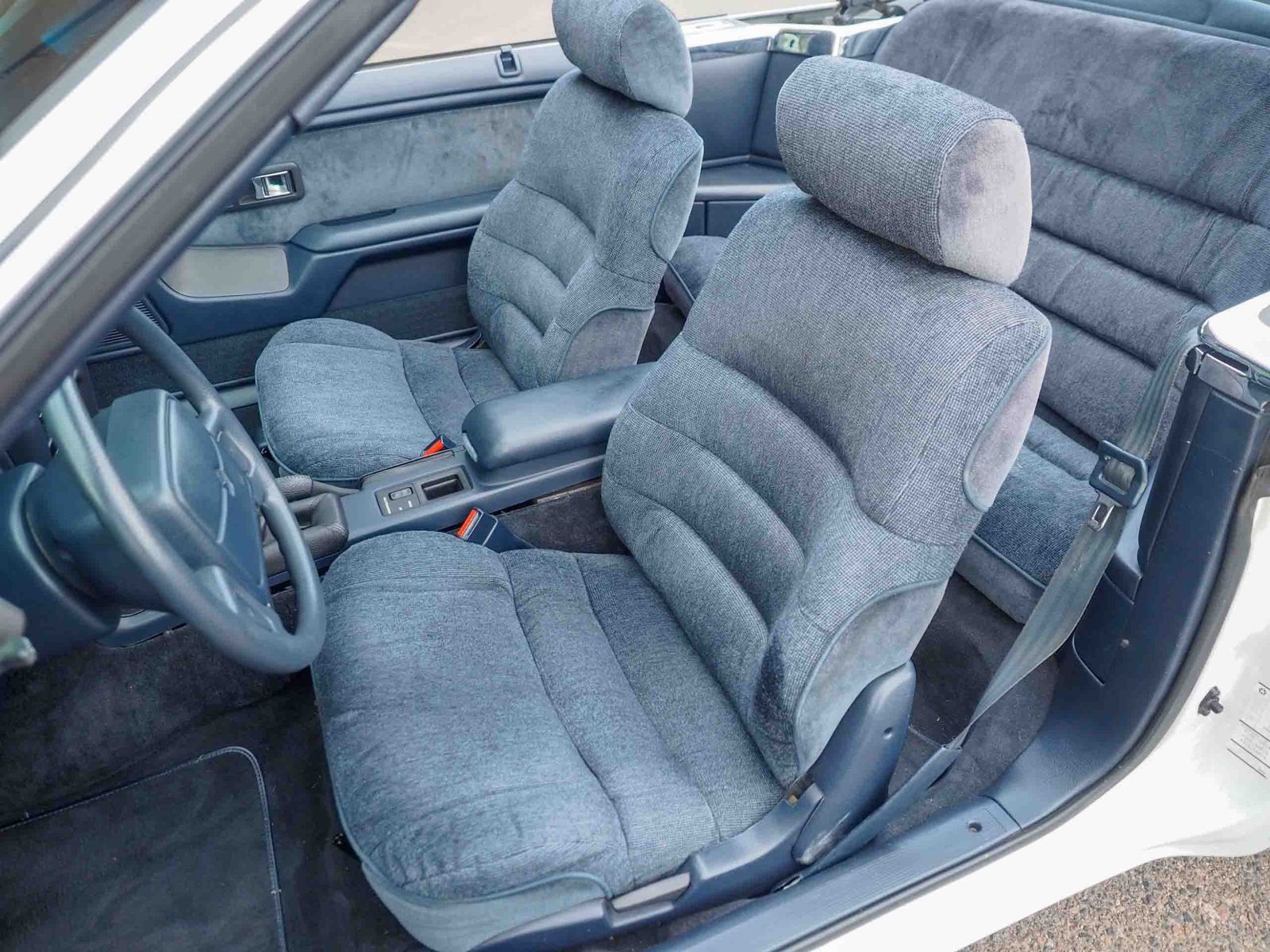 1990 Chrysler Le Baron 52