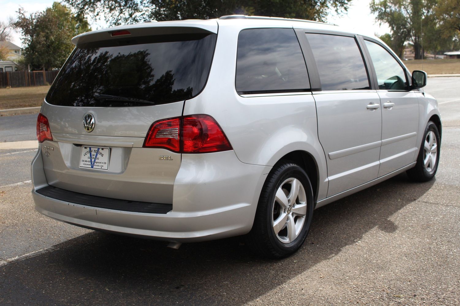 2011 Volkswagen Routan SEL | Victory Motors of Colorado