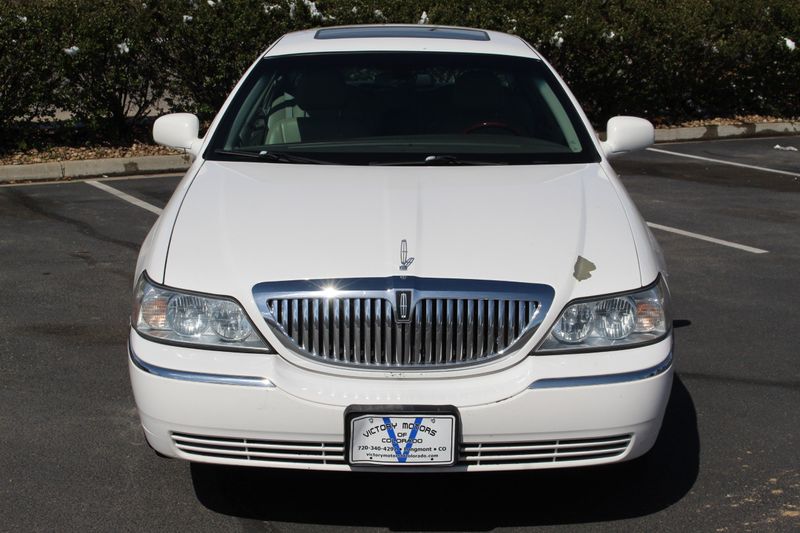 2005 Lincoln Town Car Photos