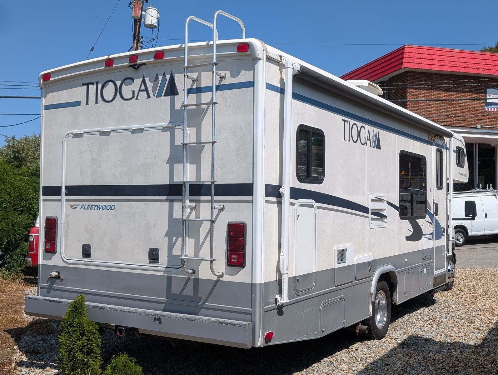 2004 Ford E-Series Chassis 4