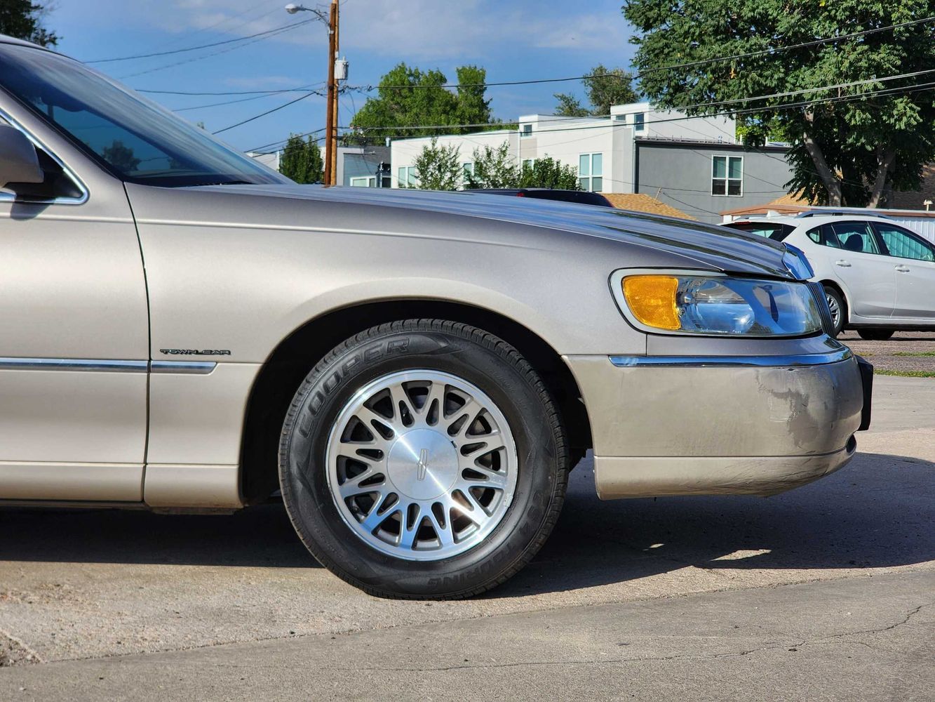 2002 Lincoln Town Car Signature photo 13