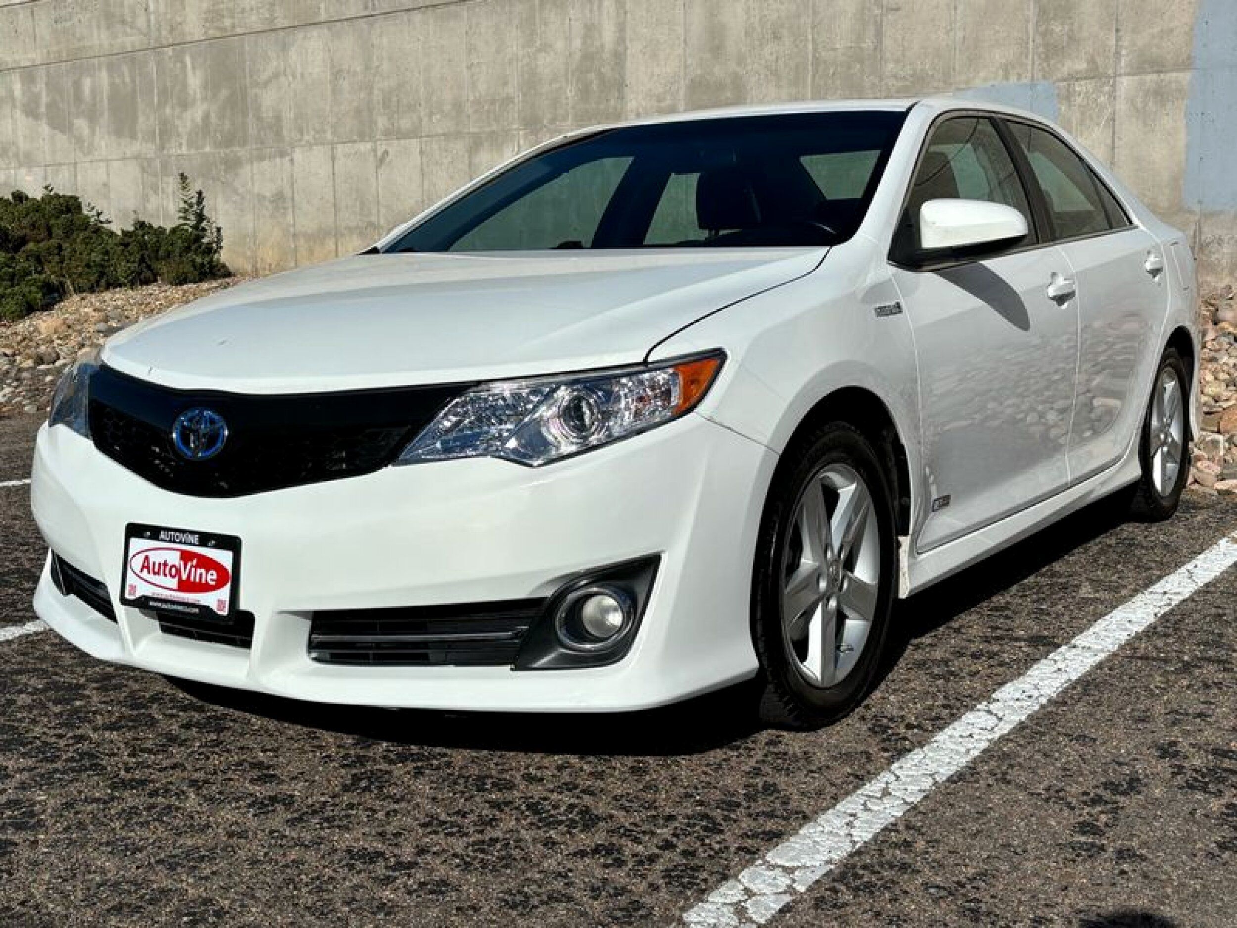 2014 Toyota Camry SE Hybrid - Photo 4