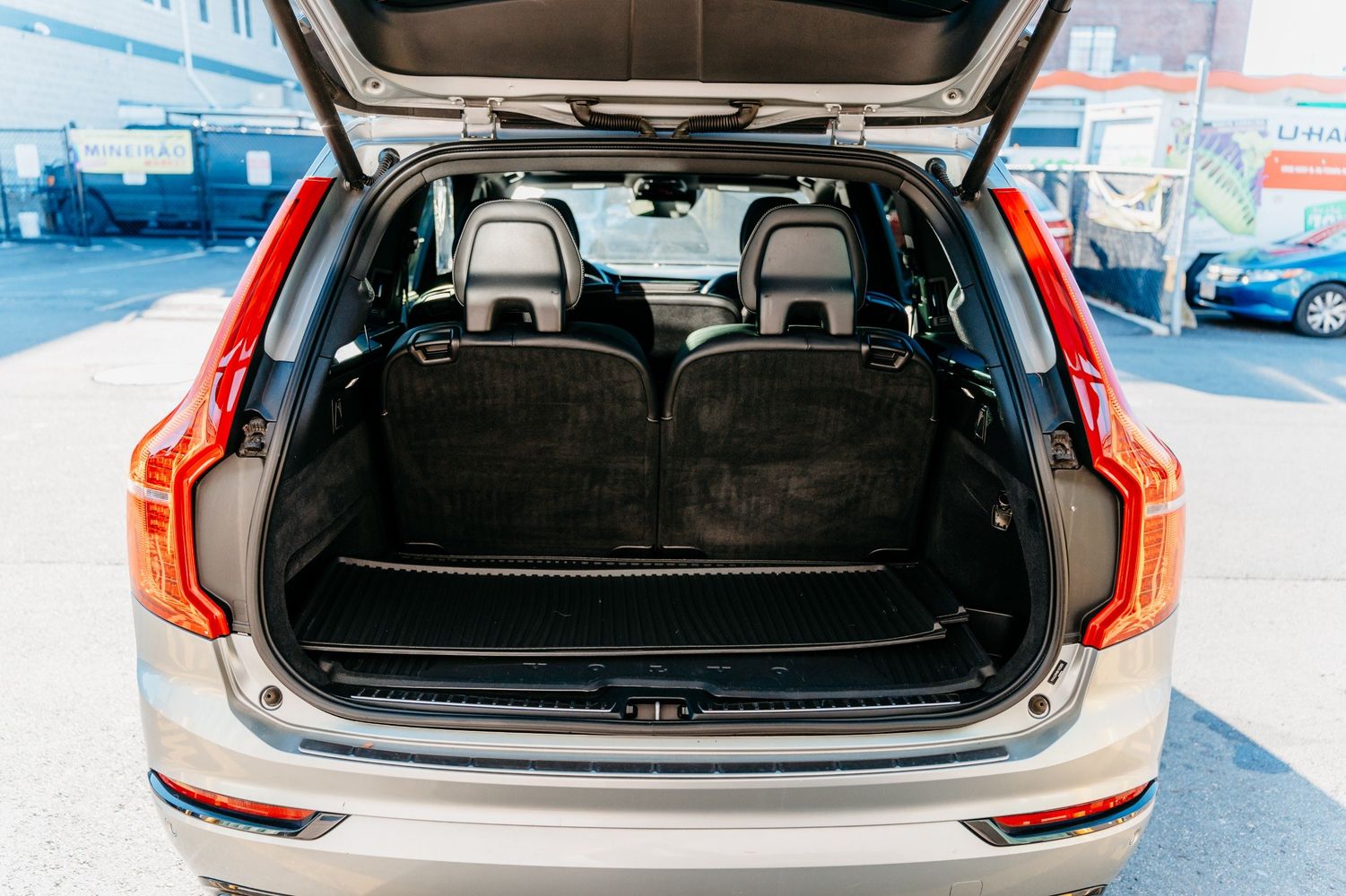 2019 Volvo XC90 T6 R-Design photo 2