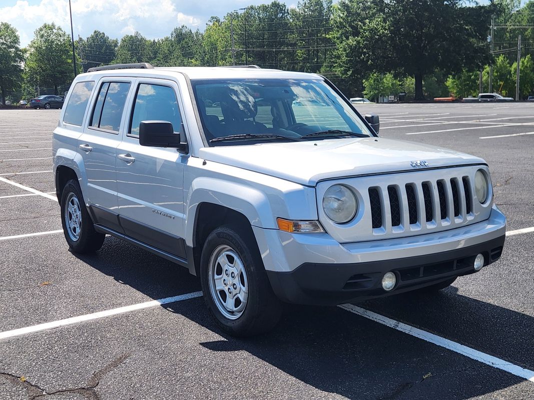 Silver 2014 Jeep Patriot SUV / Crossover Front-Wheel Drive 5-Speed Manual