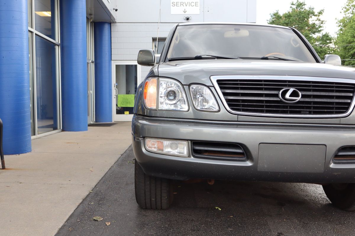 2001 Lexus LX 470 Base