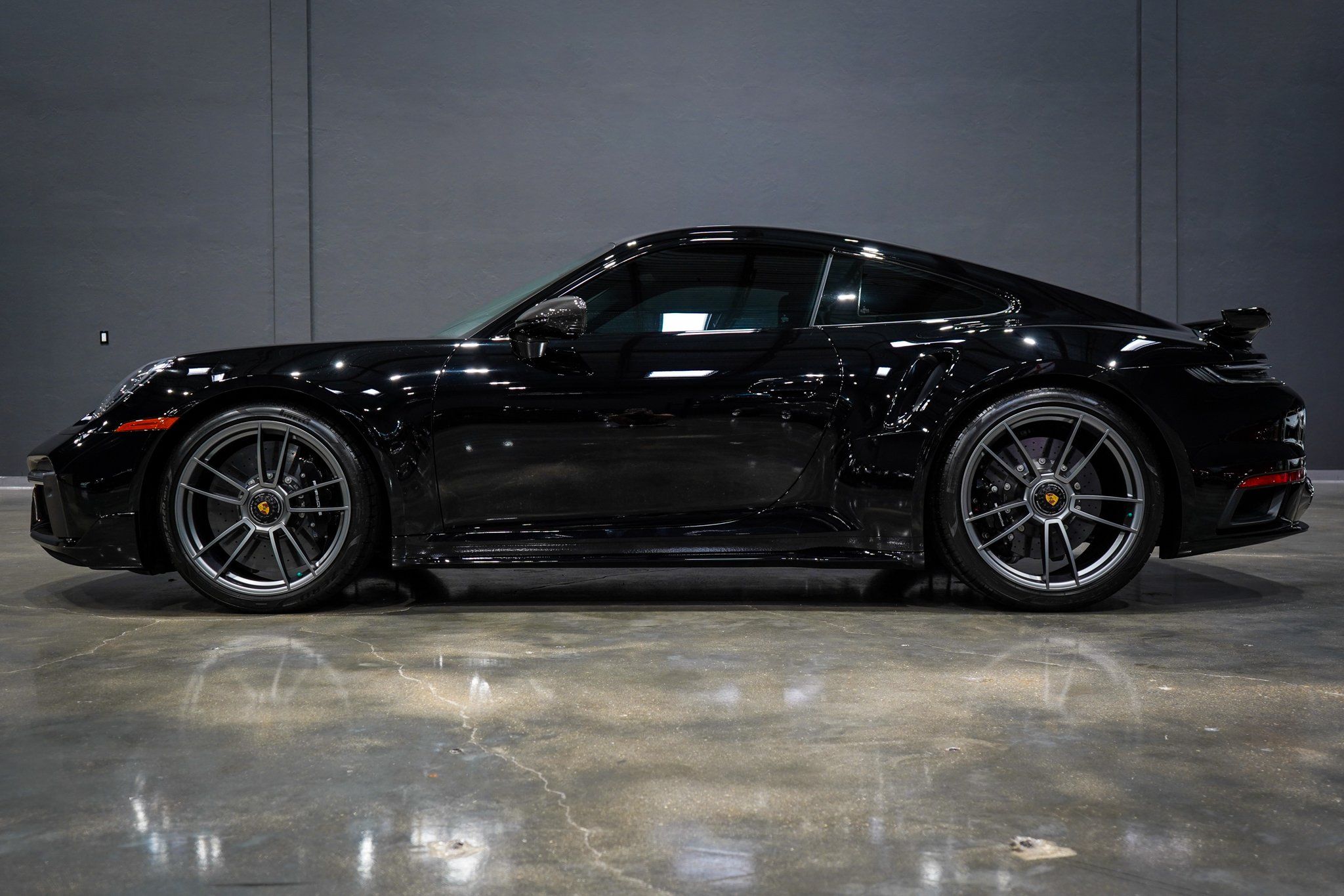 2022 Porsche 911 Turbo S photo 2