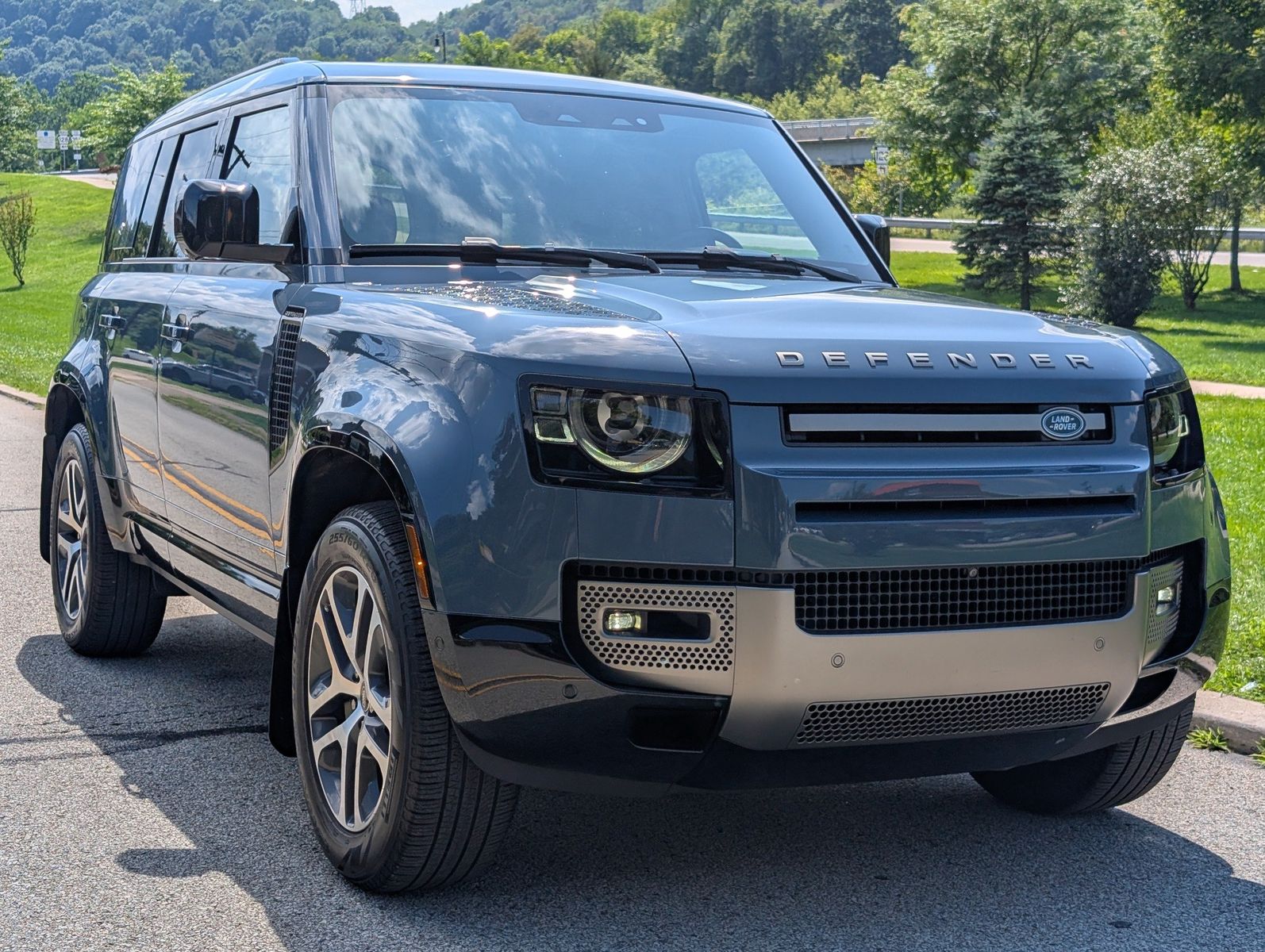 2024 Land Rover Defender 3