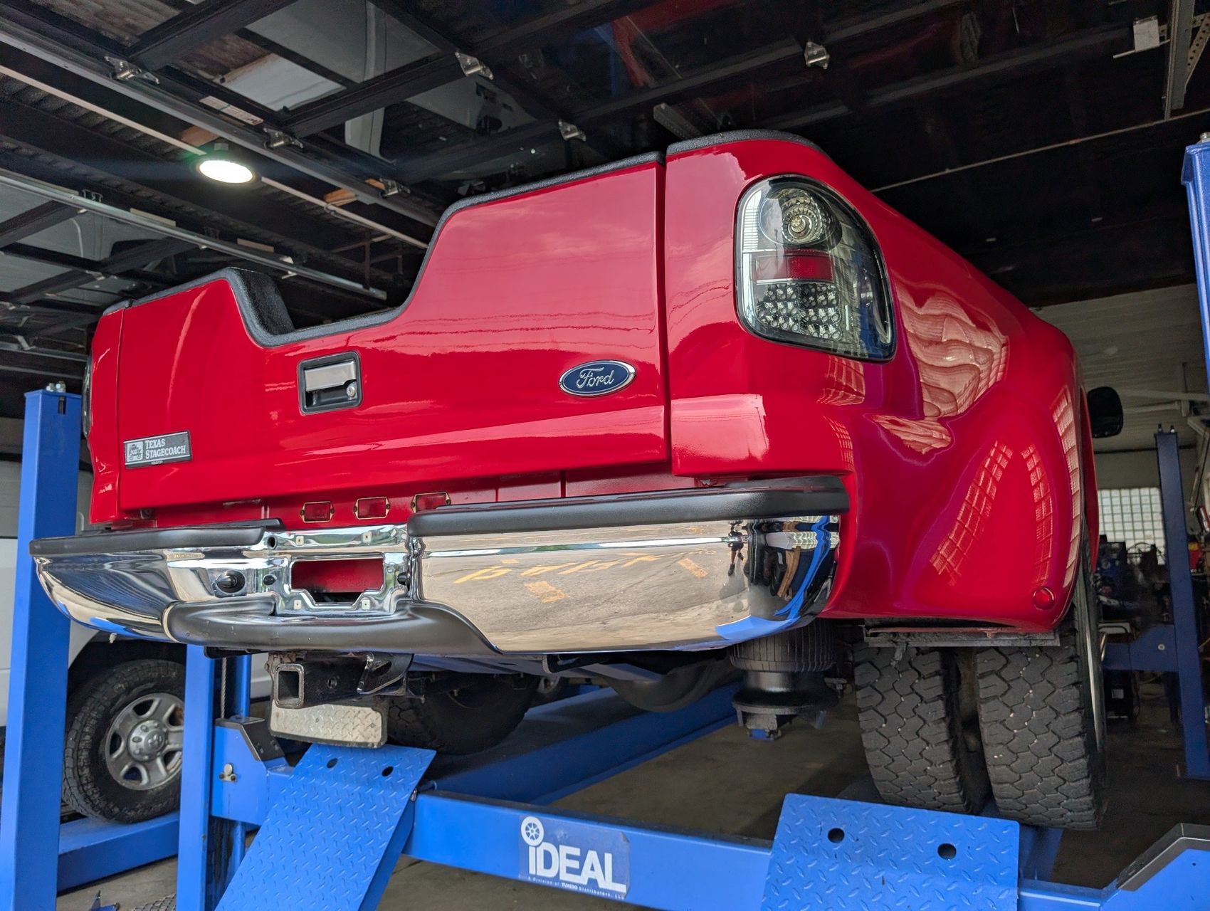 2001 Ford F-550 210