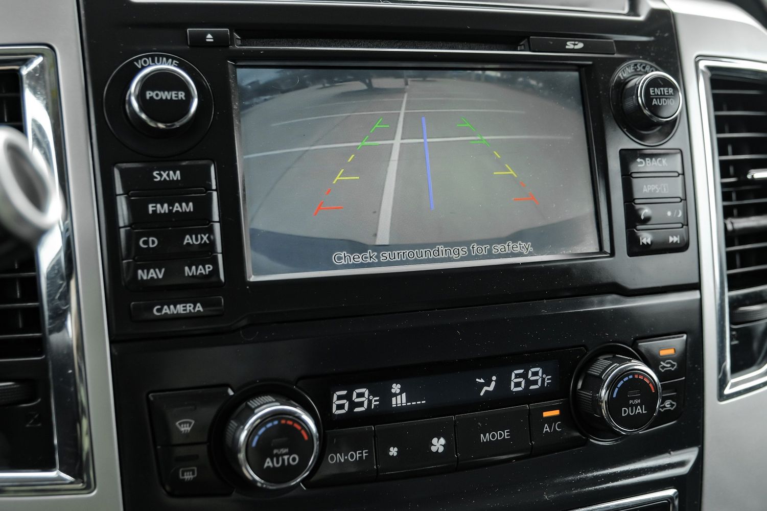 2017 Nissan Titan SL photo 25