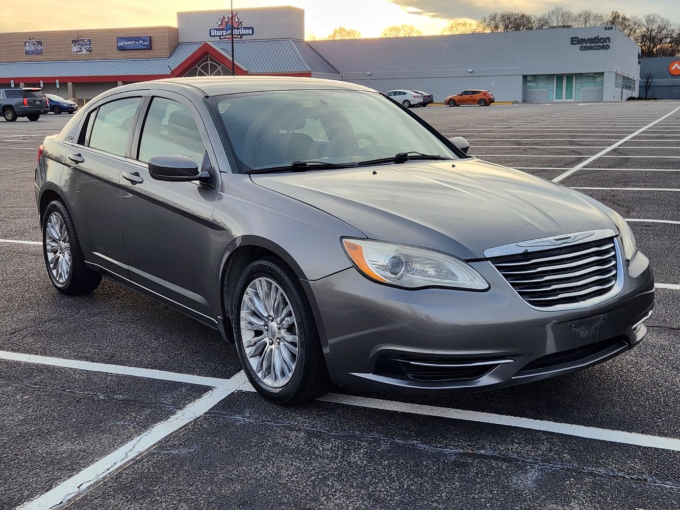 2012 Chrysler 200 LX's photo
