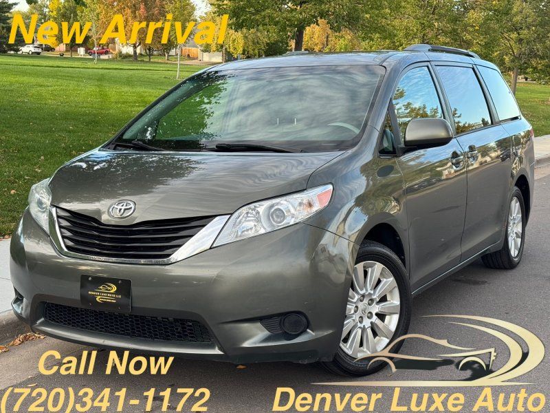 2013 Toyota Sienna LE