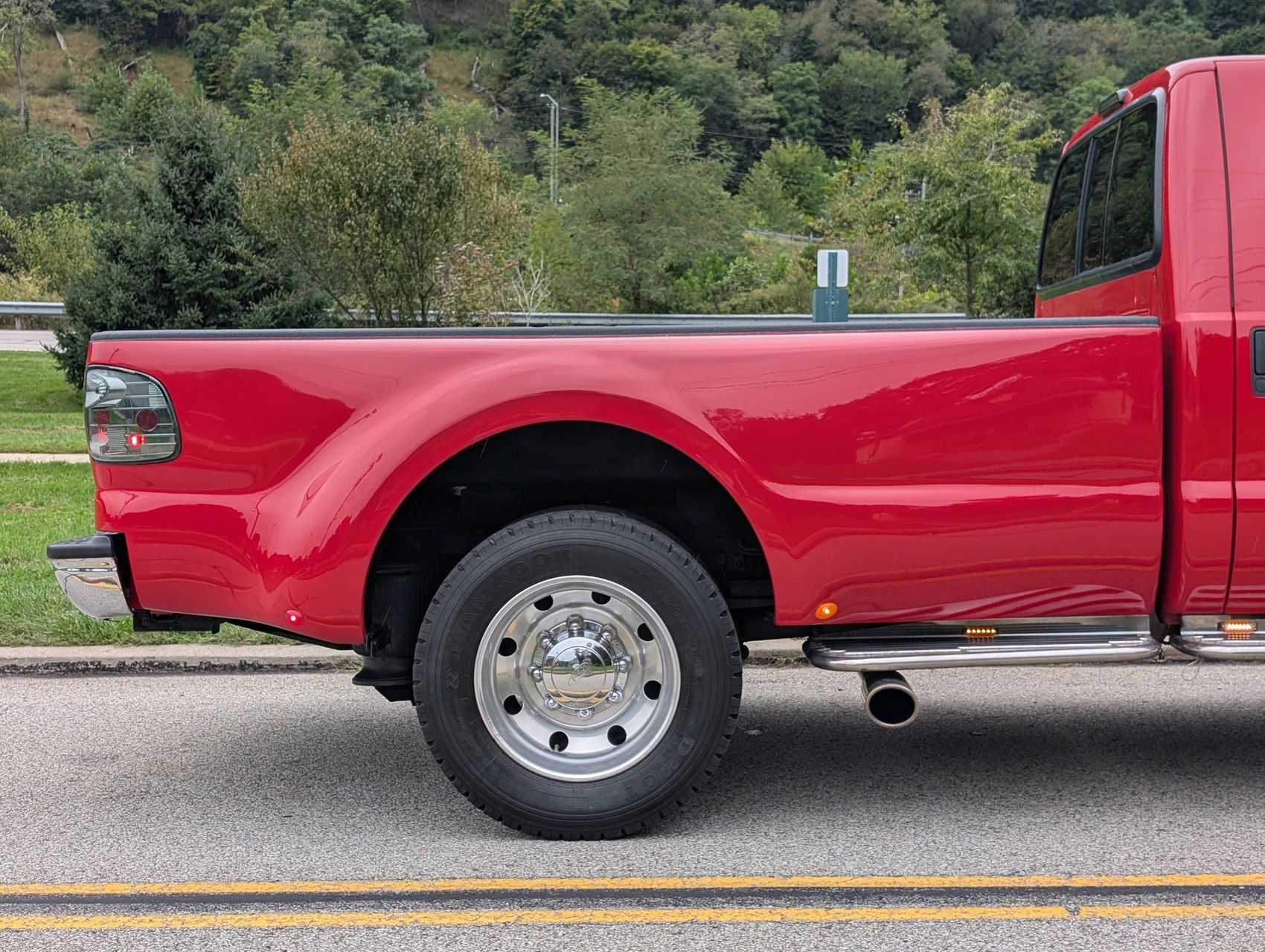 2001 Ford F-550 35