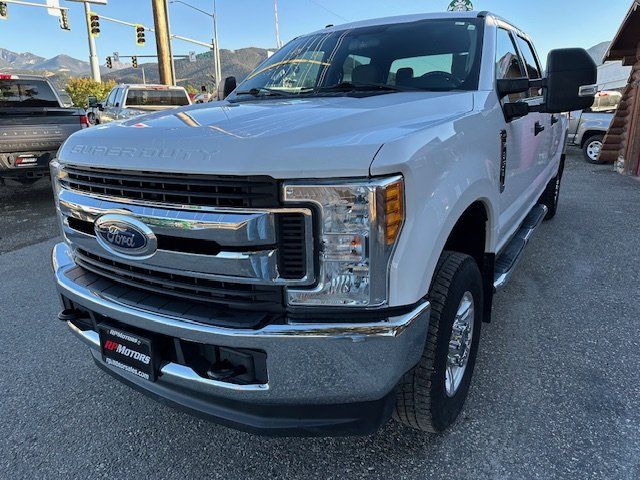 2017 Ford F-350 XLT photo 4