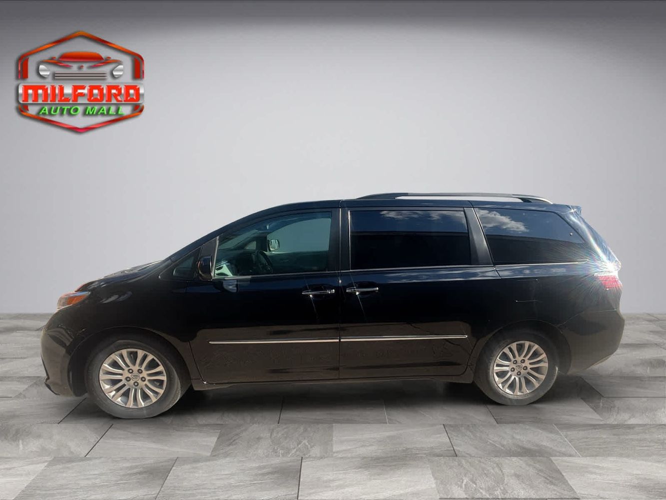 2017 Toyota Sienna XLE Premium photo 8