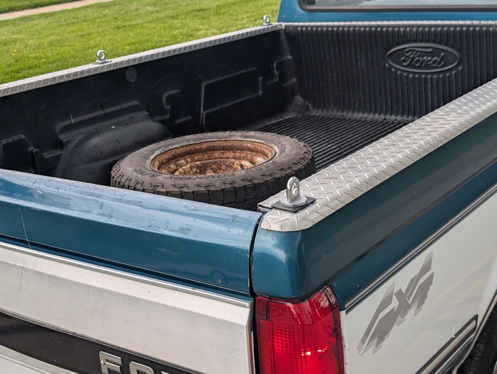 1995 Ford F-250 37