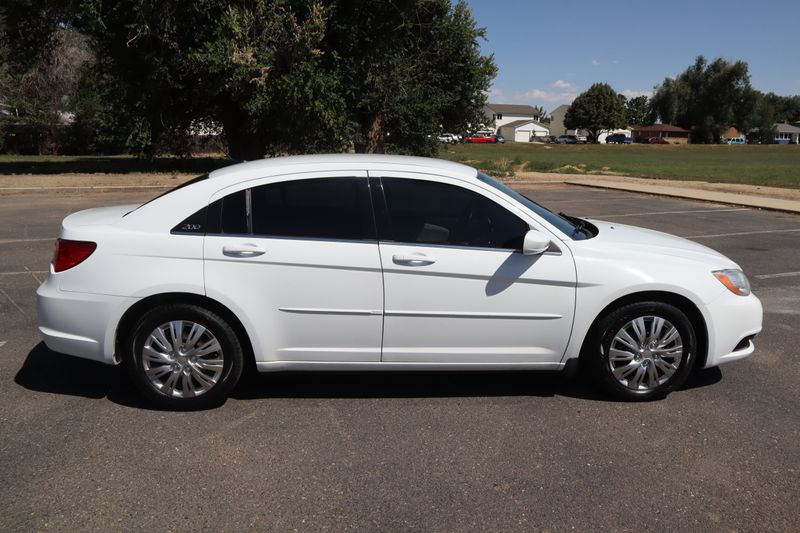 2012 Chrysler 200 Photos