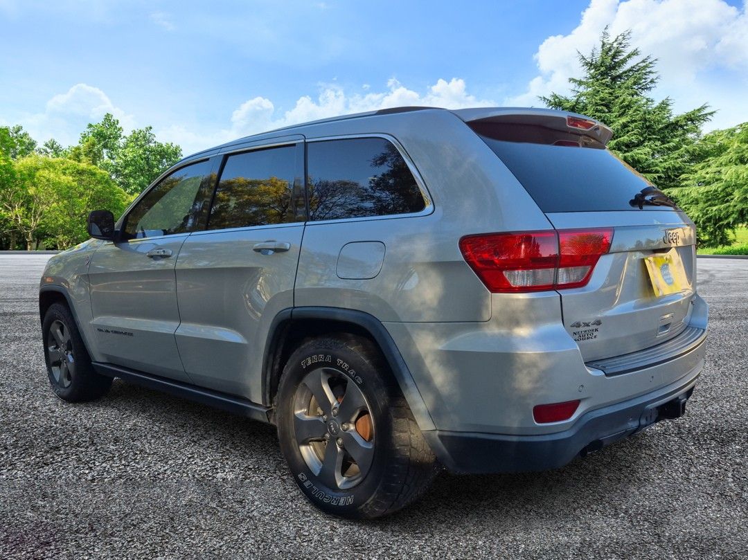 2013 Jeep Grand Cherokee Laredo Trailhawk photo 4