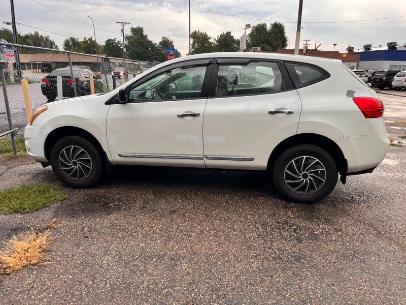 2014 Nissan Rogue Select S - White exterior view 2