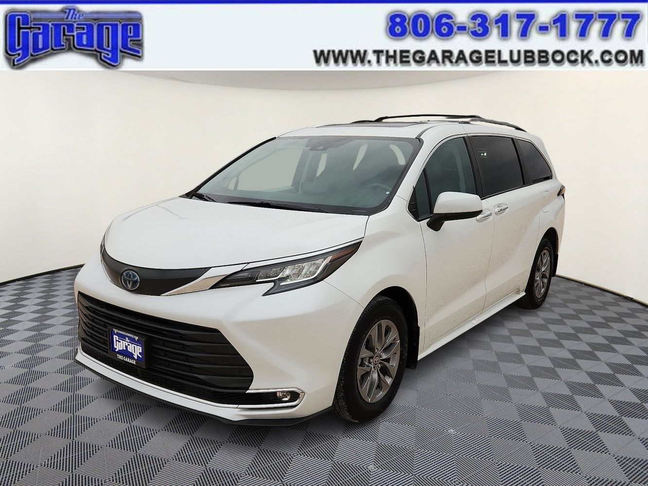 2023 Toyota Sienna XLE 7-Passenger Hybrid FWD's photo