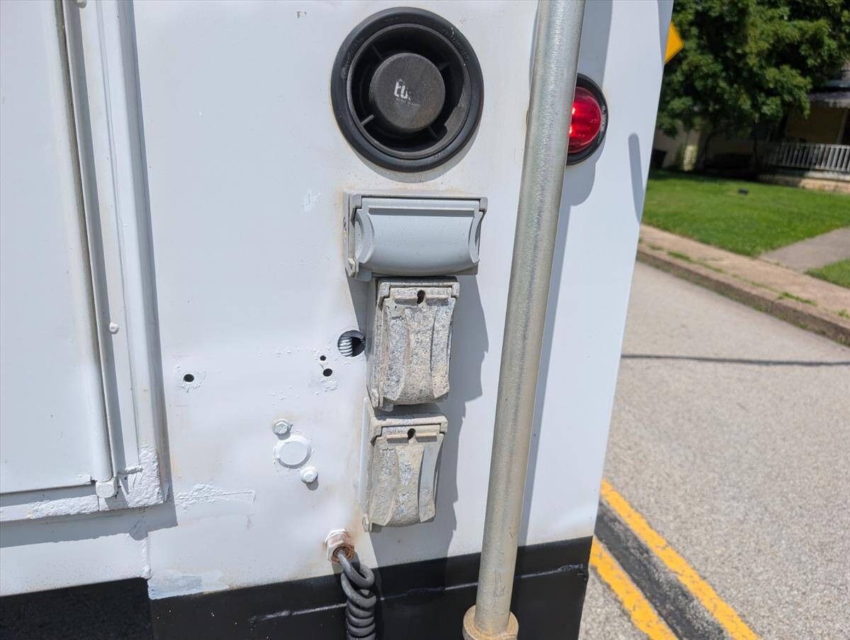 2011 Ford F-550 Super Duty 49