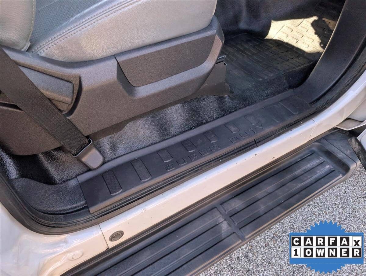 2016 Ford F-550 Super Duty 32