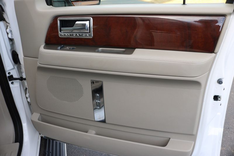 2014 Lincoln Navigator | Victory Motors of Colorado