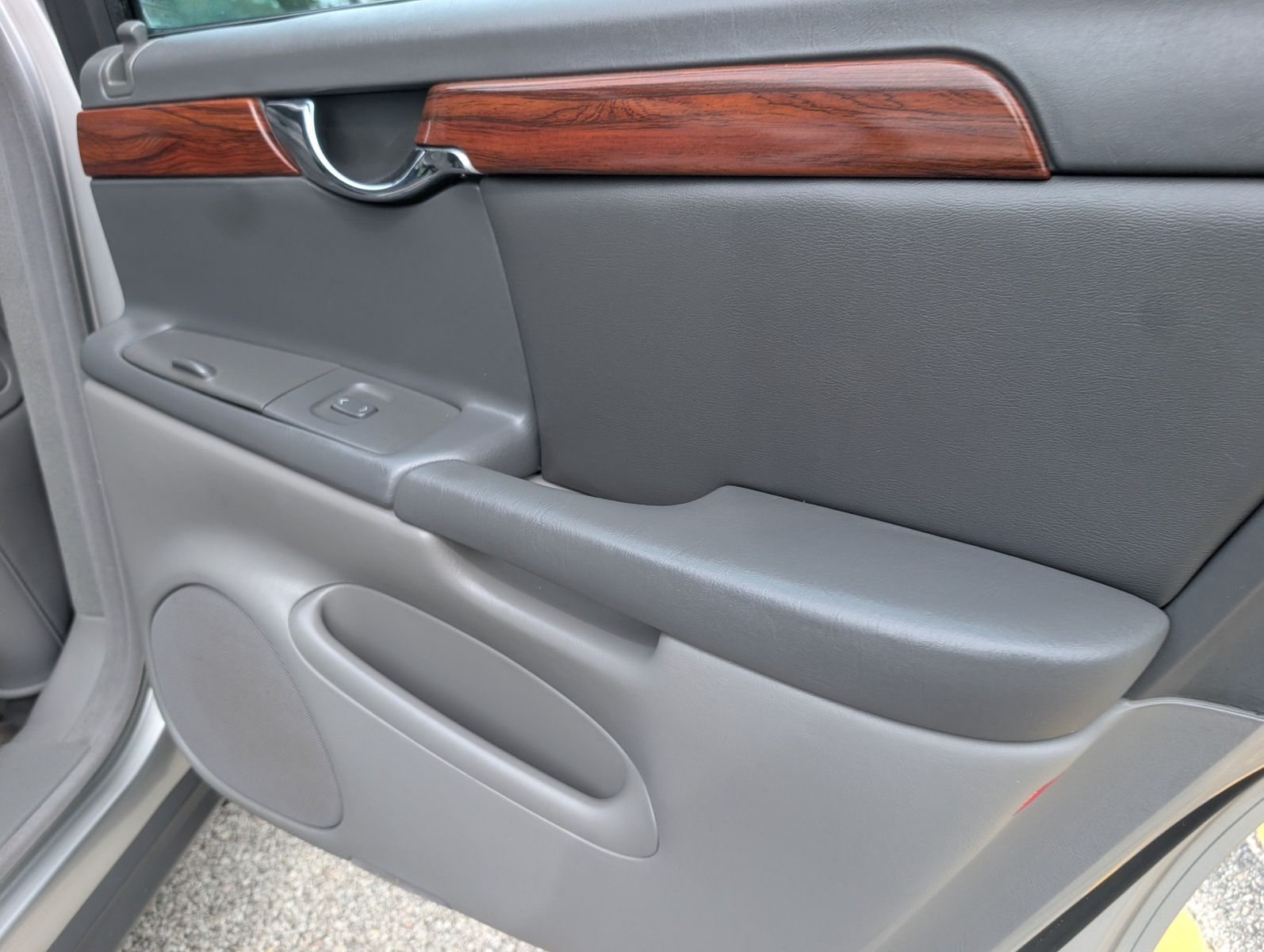 2005 Cadillac DeVille 116