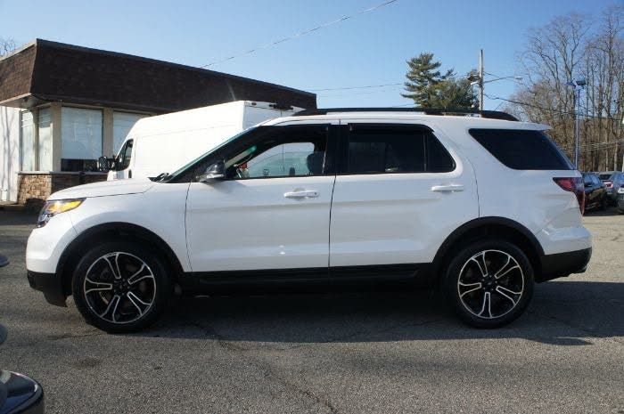 2015 Ford Explorer Sport photo 2
