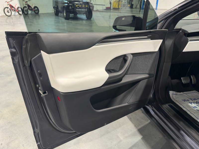 2022 Tesla Model X Plaid, photo 9