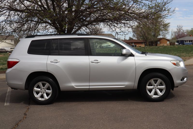 2010 Toyota Highlander Base | Victory Motors of Colorado