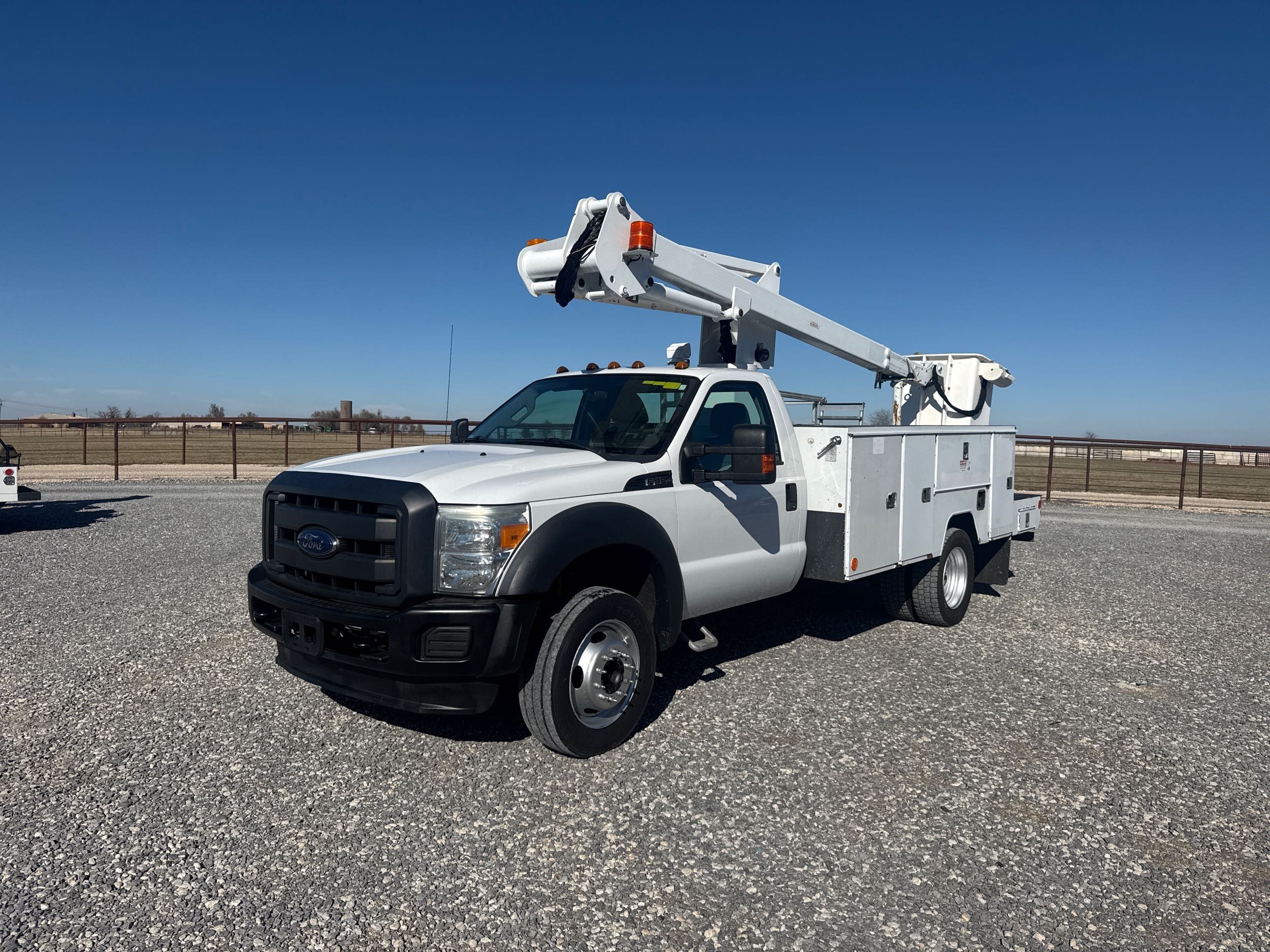 2015 Ford F-450 Super Duty Chassis Cab's photo