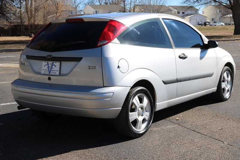 2003 Ford Focus Photos