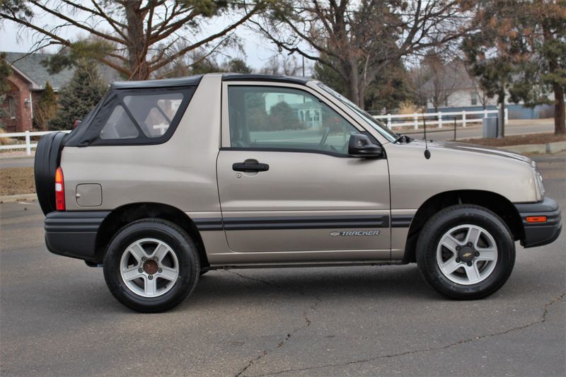 2002 Chevrolet Tracker Photos