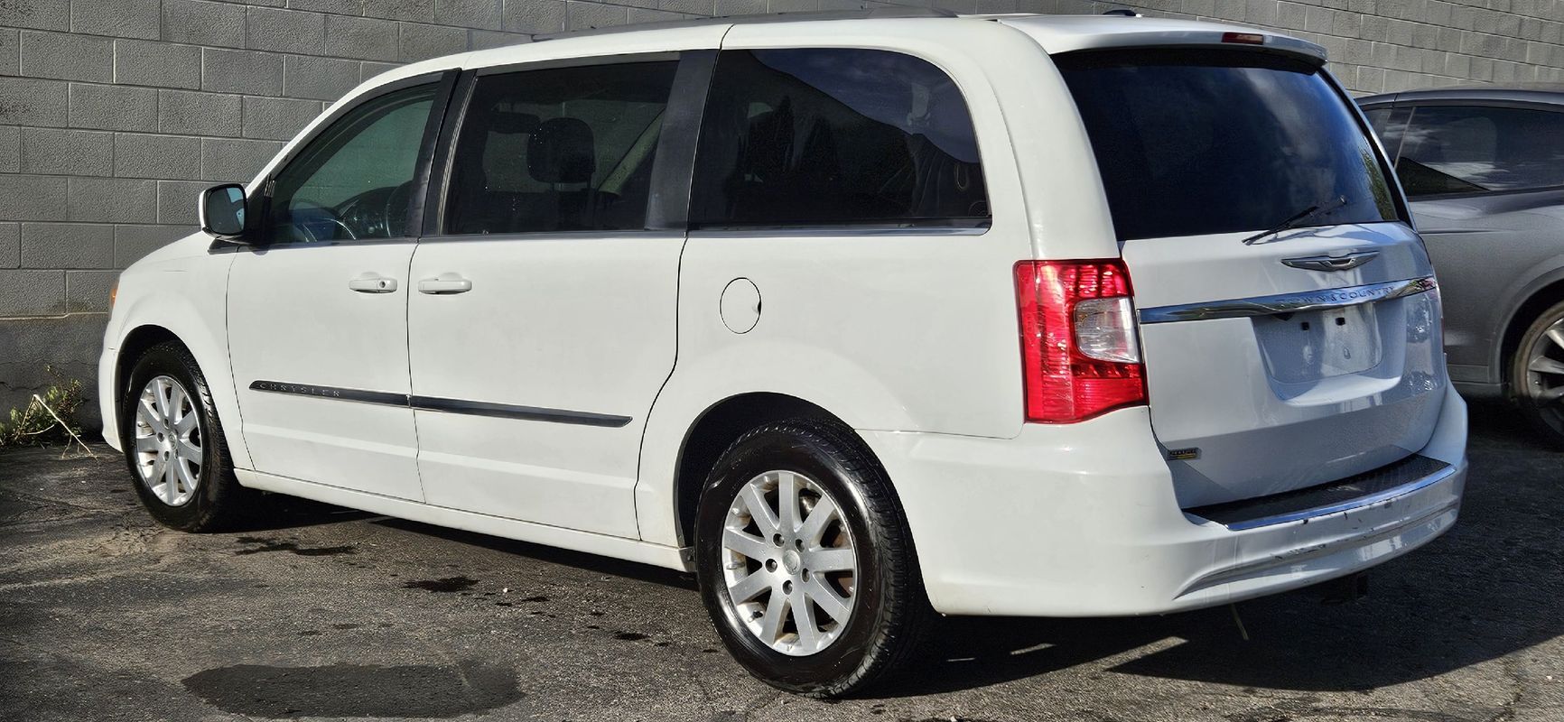 View vehicle photo 3