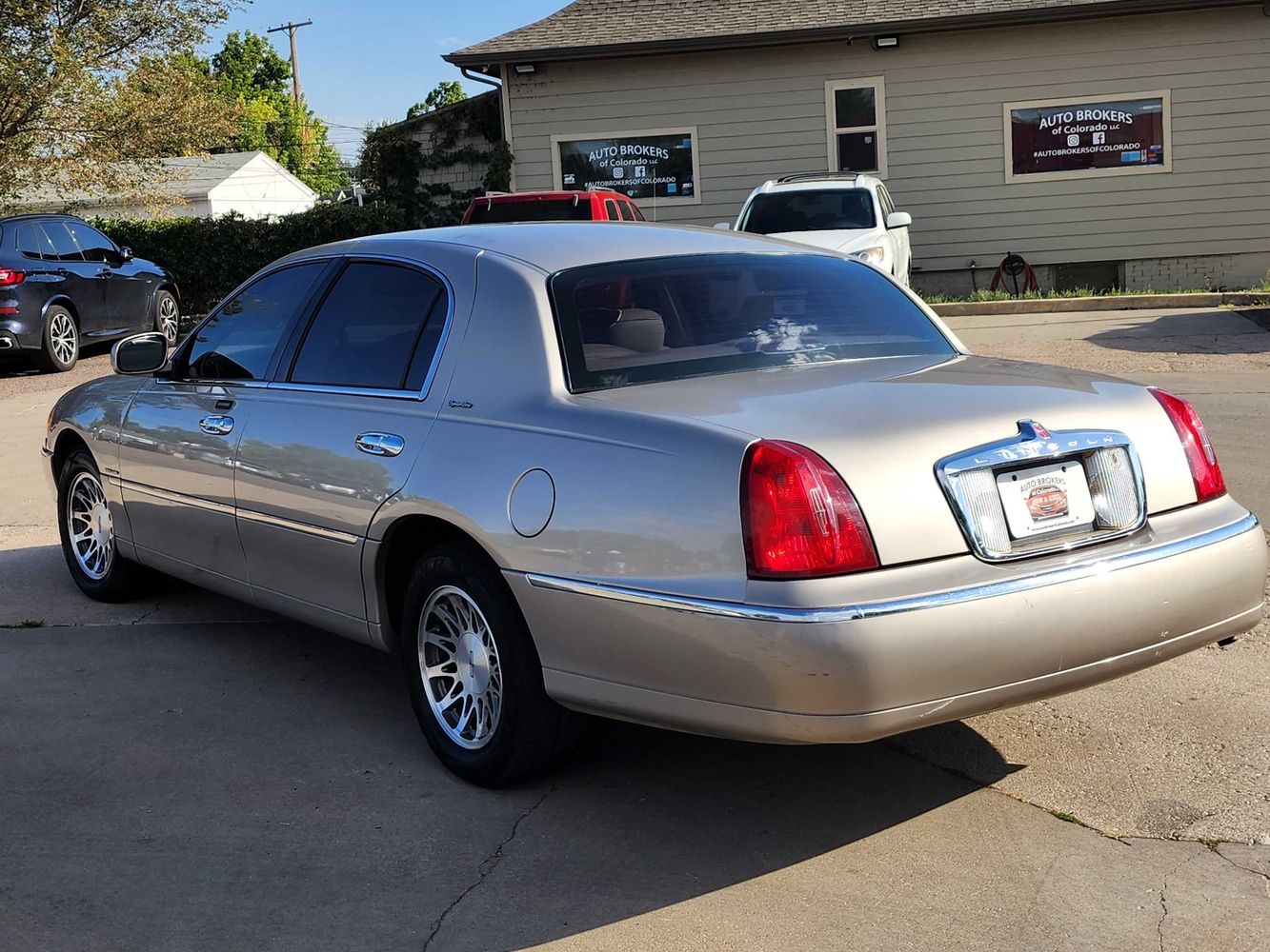 2002 Lincoln Town Car Signature photo 7