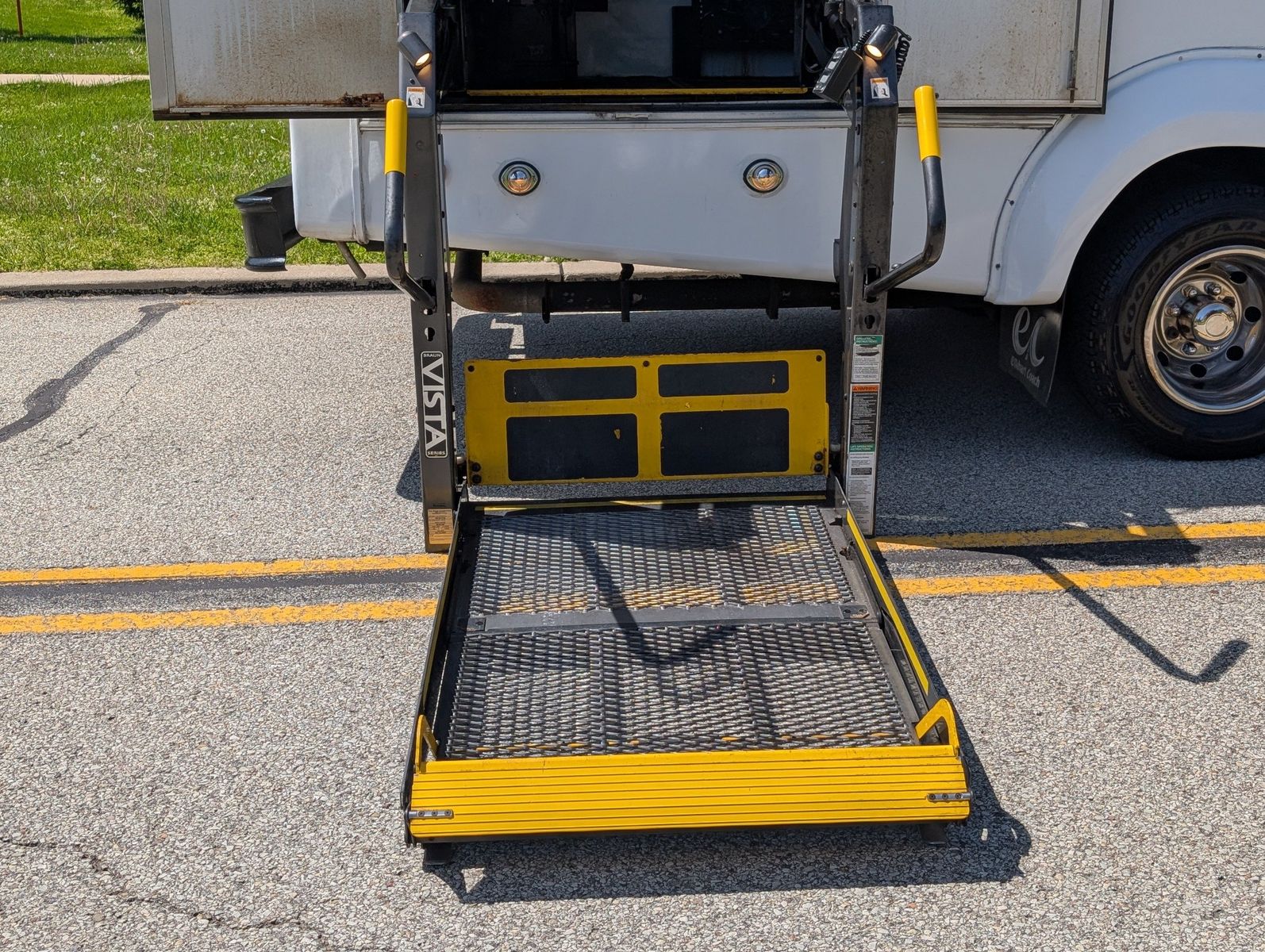2007 Ford E-450 Cutaway 28