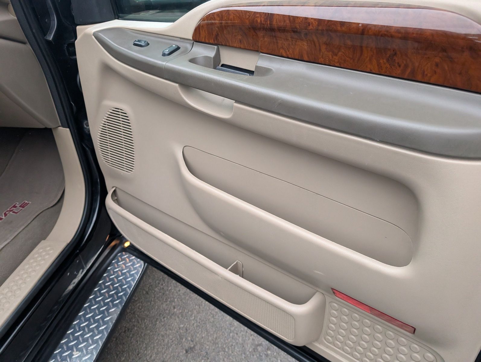 2004 Ford F-350 Super Duty 229
