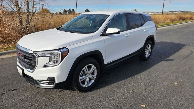 2024 GMC Terrain SLE's photo