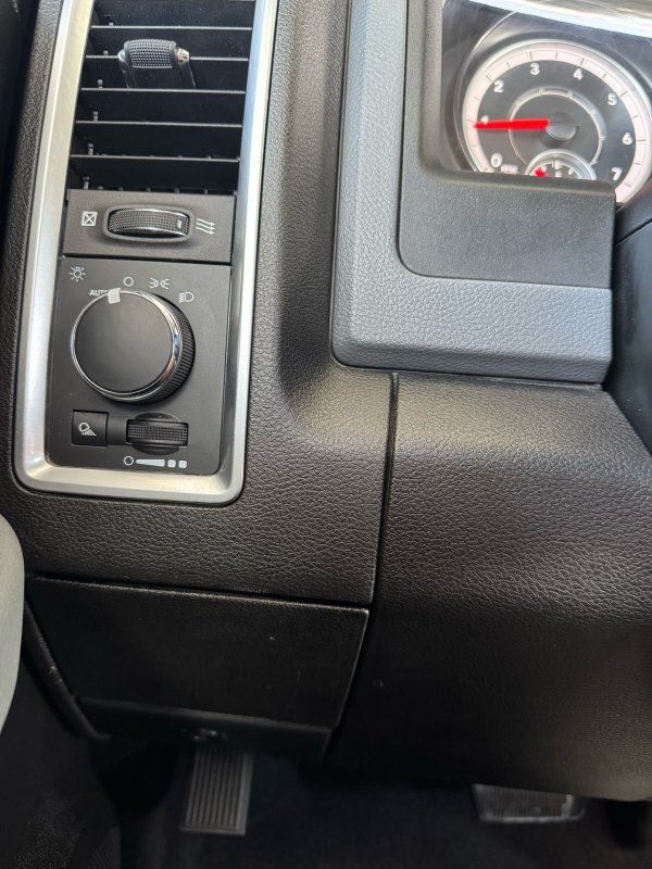 2019 Ram 1500 Classic SLT photo 12