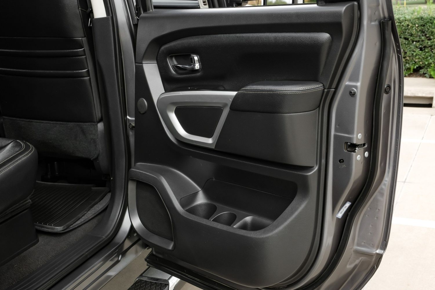 2017 Nissan Titan SL photo 42