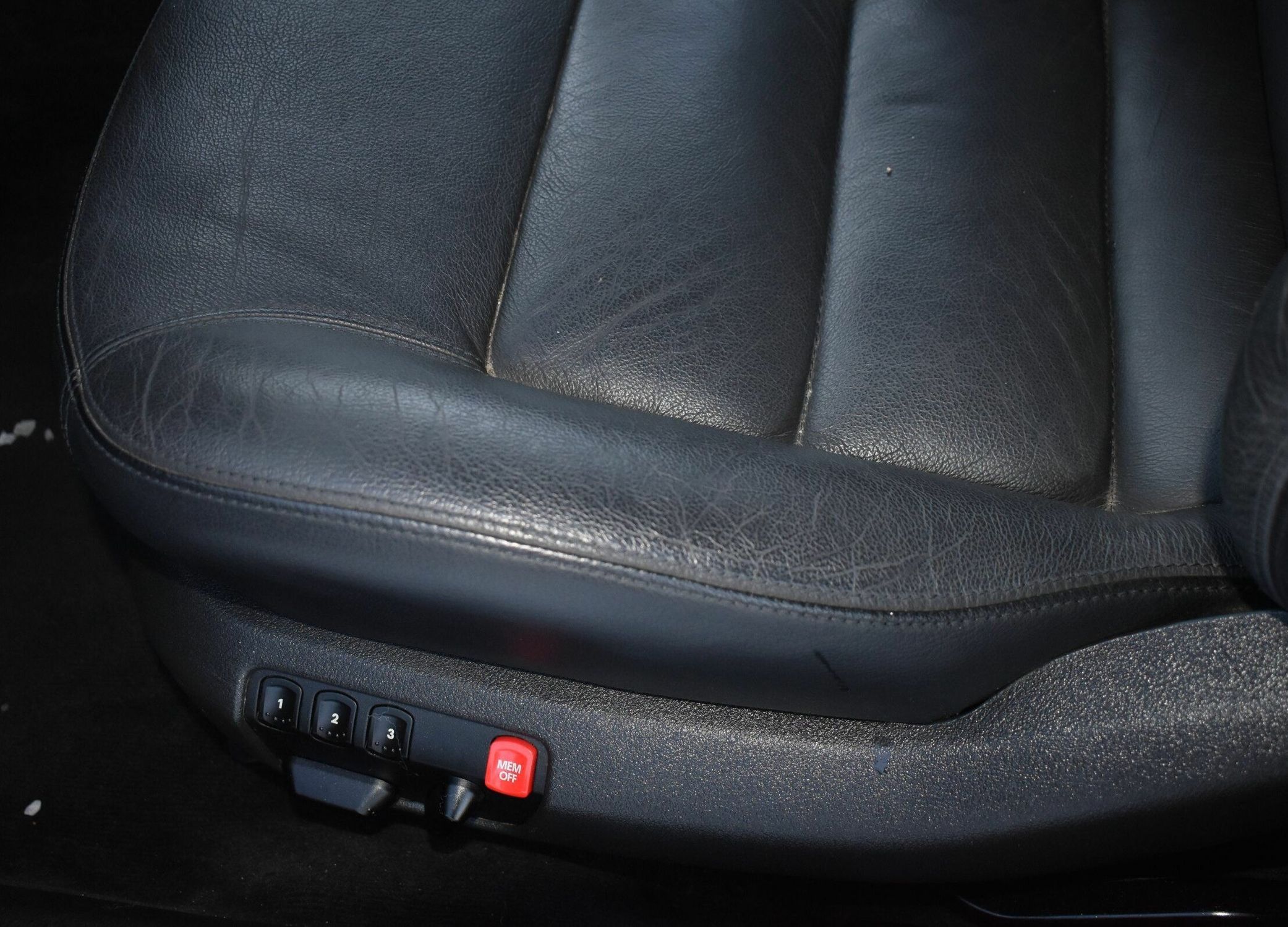 2003 Volkswagen Passat GLX 4Motion photo 4