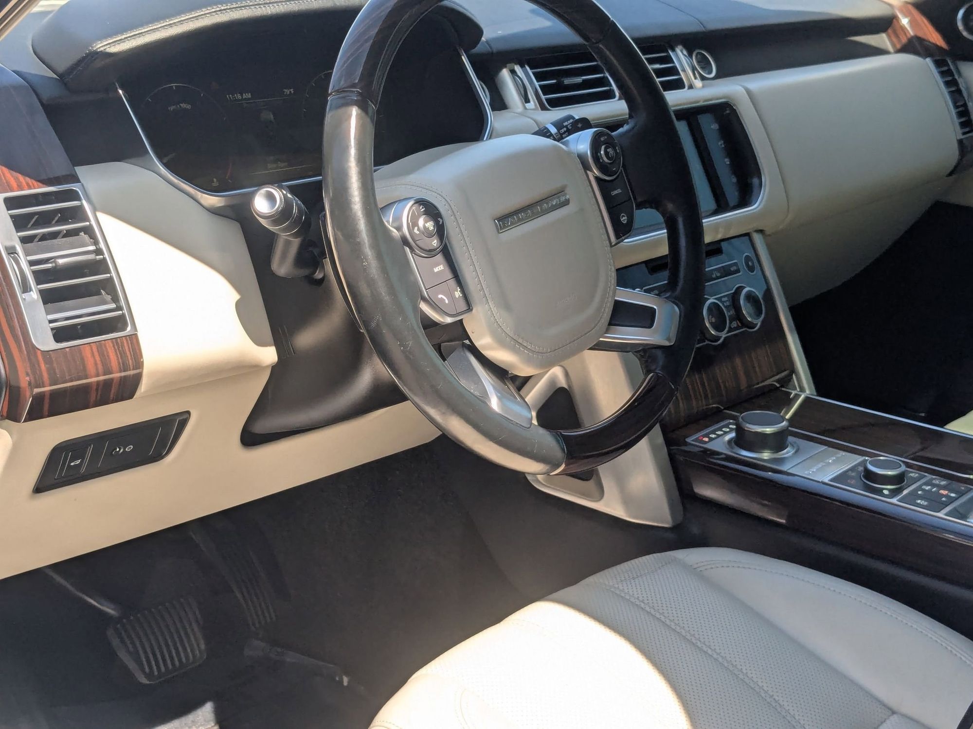2016 Land Rover Range Rover HSE photo 6
