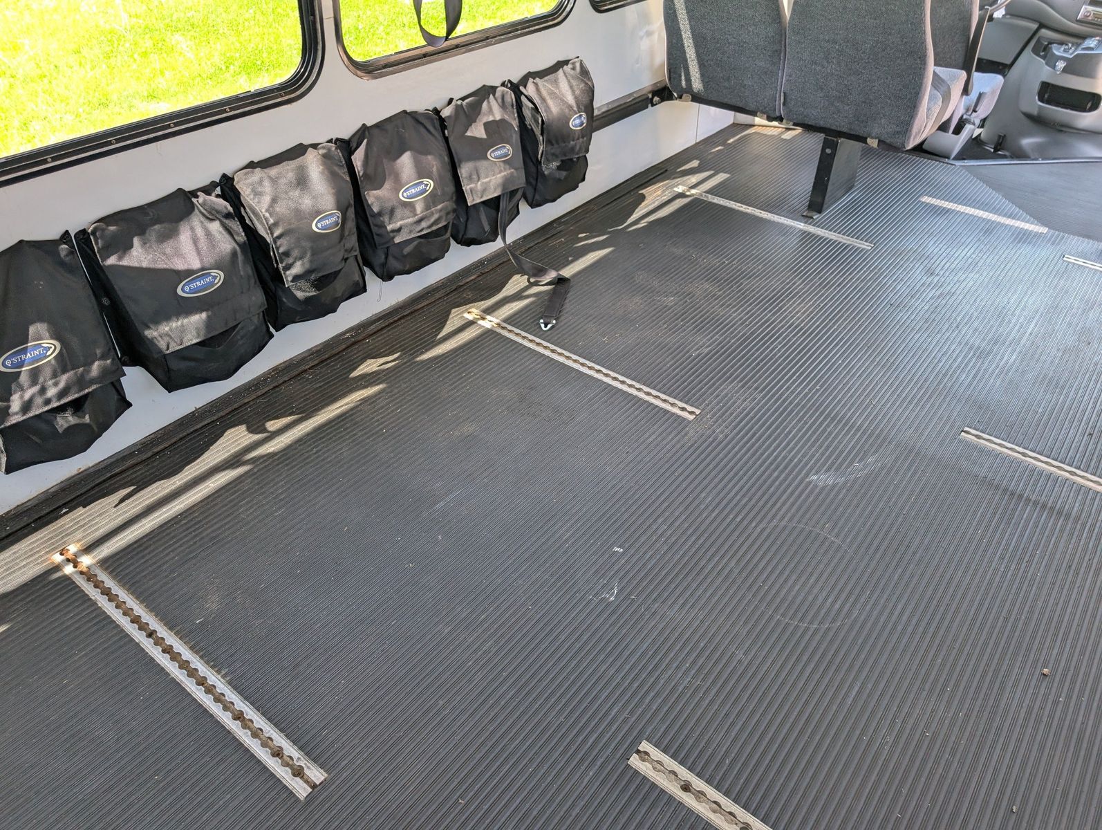 2007 Ford E-450 Cutaway 78
