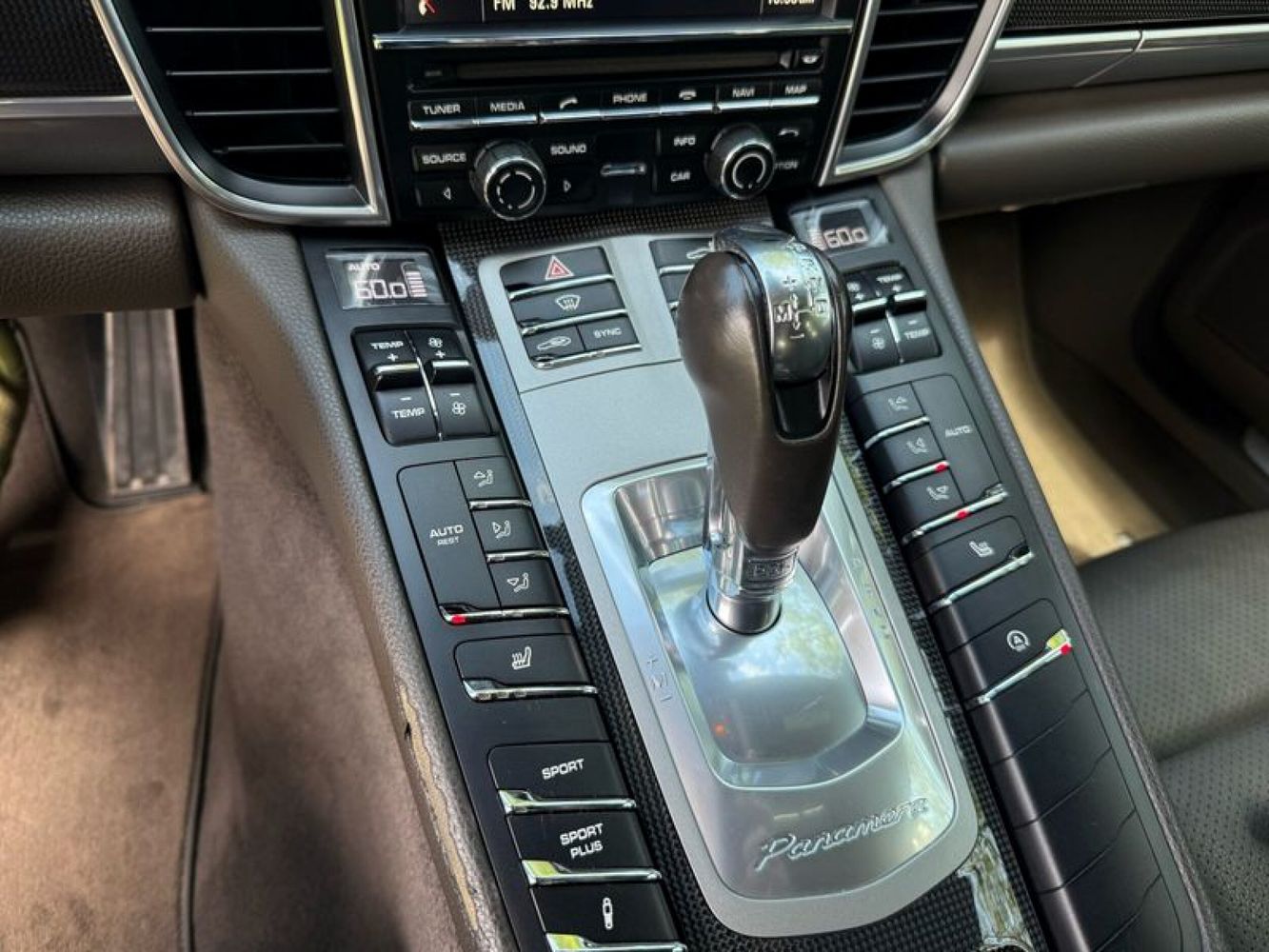 2015 Porsche Panamera 4S photo 24