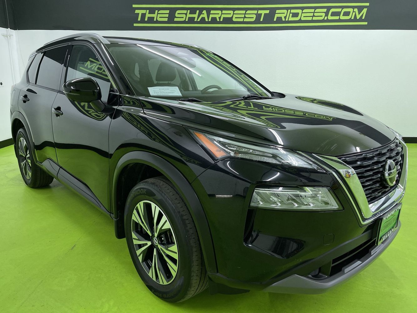 2021 Nissan Rogue SV photo 2