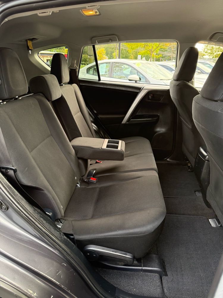 2016 Toyota RAV4 LE photo 11