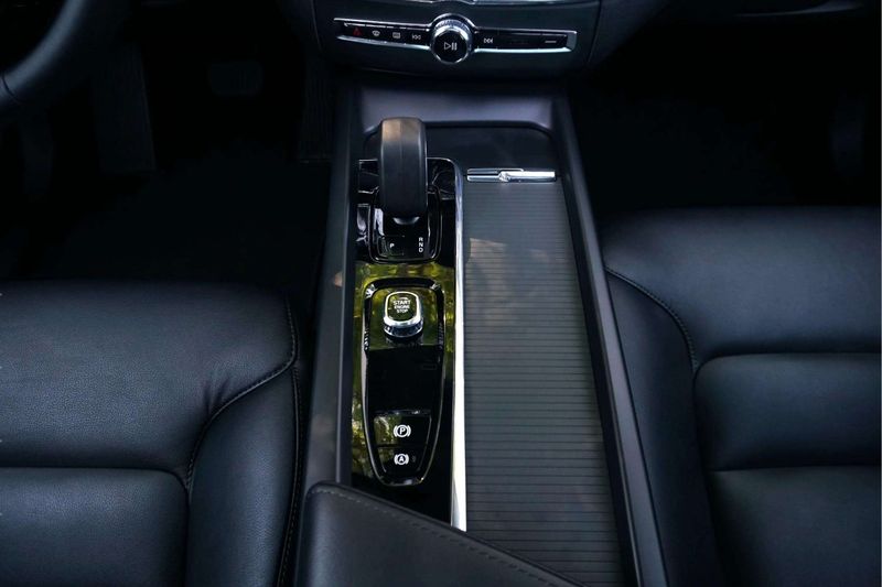 2025 Volvo XC60 B5 Core | Gene Pankey Motors