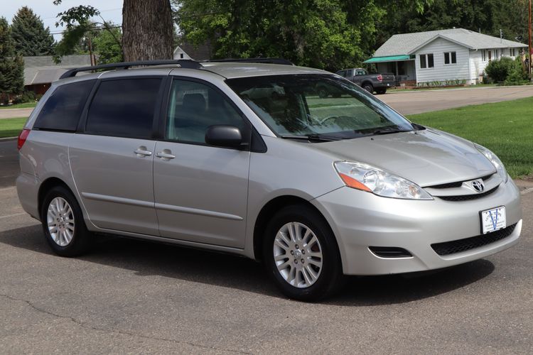 2008 Toyota Sienna LE 7-Passenger | Victory Motors of Colorado